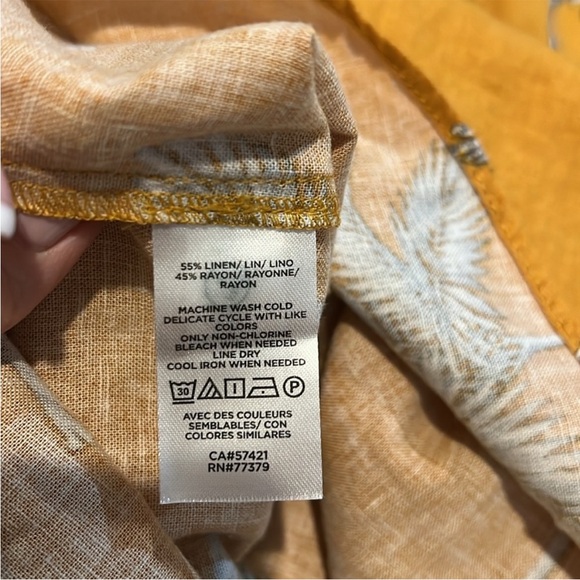 Ann Taylor Ruffle Neck Palm Tree Print Sleeveless Top. - Picture 8 of 9